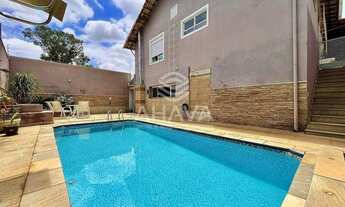 Imagem: Casa com 4 Quartos disponível para locação