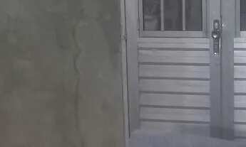 Imagem 3: Vendo essa casa sala cozinha sala de jantar 2quartos com banheiros garagem e quintal