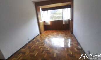 Imagem 7: Amplo apartamento de 2 quartos, com dependência revertida, com uma vaga de garagem