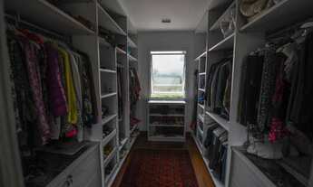 Imagem 3: Linda casa em excelente condomínio, projeto diferenciado, reformada e linda vista