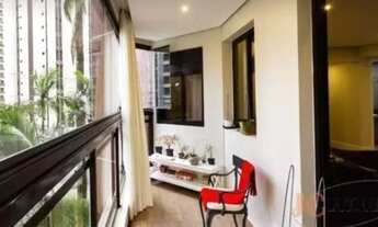 Imagem 3: Apartamento reformado com 120m² de área útil, 2 suítes sendo a master com uma mega hidro