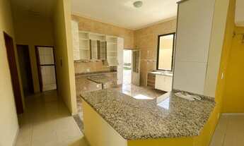 Imagem 7: Casa de condomínio sobrado para aluguel possui 260 metros quadrados com 5 quartos