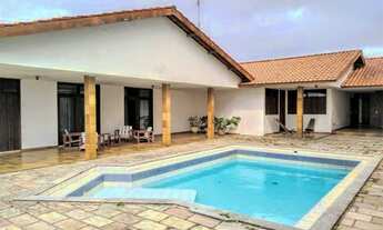 Imagem: Casa com piscina, 4 suítes e 3 vagas de