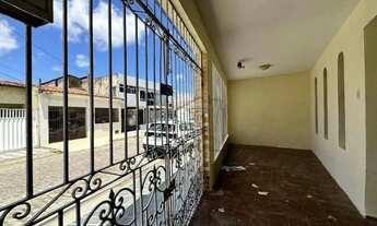 Imagem 2: Casa à Venda no Alecrim Excelente Localização e Comodidades Próximas - 3 dormitórios à ve