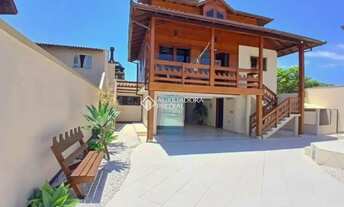 Imagem 2: Auxiliadora Predial aluga, linda casa com 3 quartos, a 200m da Praia do Campeche