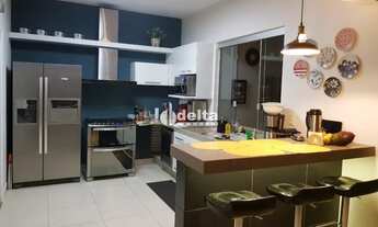 Imagem 2: Casa no condomínio Royal Park disponível para venda em Uberlândia-MG