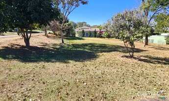 Imagem 4: Aldeia do Vale Terreno de fundo de vale com vista para o lago em Goiânia