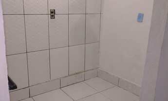 Imagem 3: Alugo 2 kitinets 400,00 com água fora energia paragamento a parte!!