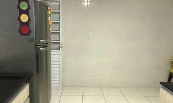 Imagem 4: Sobrado semi novo chora menino