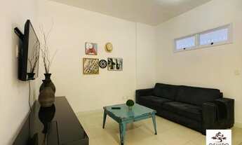 Imagem 3: Experiência luxuosa à beira-mar: Apartamento finamente mobiliado com vista parcial do mar