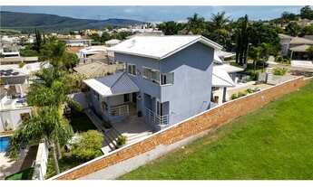 Imagem 6: Casa com 4 suítes, sendo 1 no térreo, à venda!