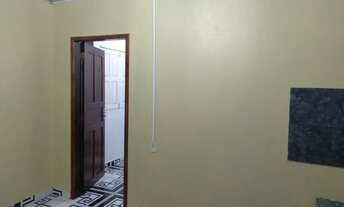 Imagem 3: Aluga se kitnet 600 incluso água e luz. * falar com Maicon