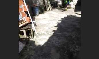 Imagem 4: Vendo terreno murado com alvenaria para três cômodos e pequena construção na frente