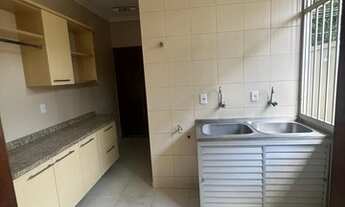 Imagem 4: Casa de condomínio sobrado para aluguel possui 260 metros quadrados com 5 quartos