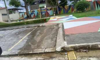 Imagem 2: Lyon / Lirio do Vale / Manaus 9 8 1 0 6 3 2 3 1