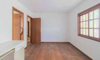 Imagem 4: Casa com 5 dormitórios, sendo 1 suíte, com pátio no bairro Cavalhada