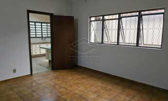 Imagem 2: CASA AMPLA COM 3 DORMITÓRIOS - PRÓXIMO À ESCOLA GUEDES DE AZEVEDO E COLÉGIO SÃO FRANCISCO