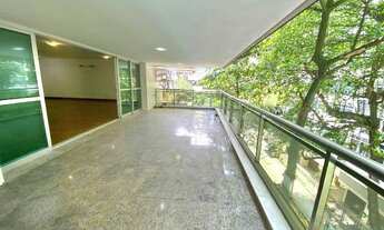 Imagem 1: Leblon! Quadra da praia, 4 suites, 4 garagens, piscina!