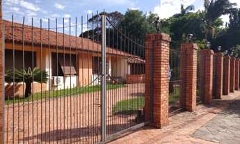 Imagem: Casa com 17 cômodos, 6 banheiros, e dezessete