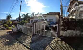 Imagem 3: Três casas de aluguéis