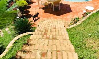 Imagem 2: Casa cercada pela natureza, em condomínio fechado com 550 m², 3 quartos, 1 suíte, piscina