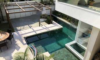 Imagem 5: Casa de condomínio para aluguel tem 800 metros quadrados com 5 quartos