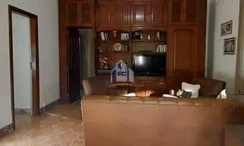 Imagem 4: Casa à venda no Bairro Chic, com 5 quartos e ótima área externa - terreno com 352m2