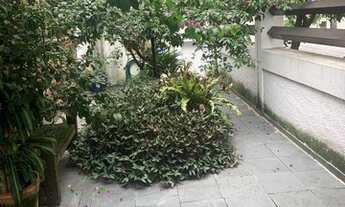 Imagem 7: Sobrado para venda tem 200 metros quadrados com 5 quartos em Ponta da Praia - Santos - SP