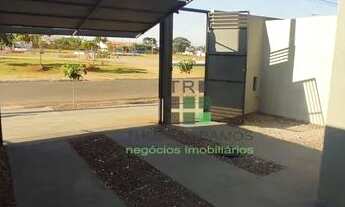 Imagem 4: Casa Excelente de 2 dormitórios sendo 1 suíte, os dois banheiros com clarabóia, lavanderia