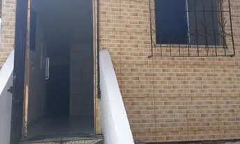 Imagem 2: ALUGO casa com 02/4 e 01 suite R$700