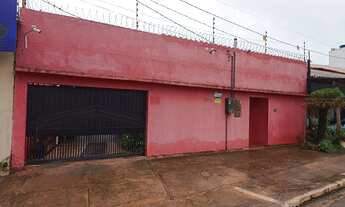 Imagem 2: Casa com placa solar aeroporto velho