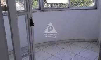 Imagem 2: Apartamento de 3 quartos, muito claro, arejado, indevassável, vista livre, sala ampla com