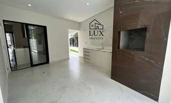 Imagem 6: Alphaville 4 / 230m² / 4 suítes / semi mobiliada / área gourmet / piscina/ casa de esquina