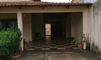 Imagem 6: Casa em quadra central