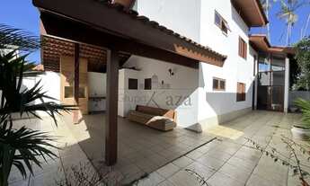 Imagem 2: Oportunidade - Casa em Condomínio - Jardim das Colinas - 3 Dormitórios - 380m²