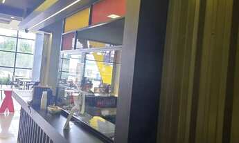 Imagem 4: Vendo hambúrgueria/restaurante dentro do muffato