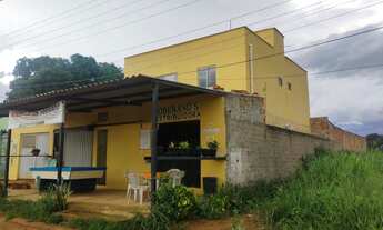 Imagem 2: Sobrado com ponto de comércio com 2 barracões de aluguel nos fundos