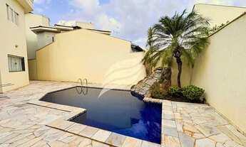 Imagem: Casa com piscina à venda no condomínio