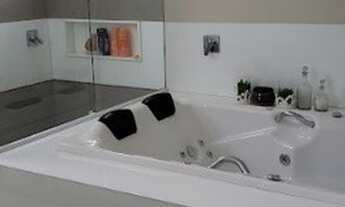 Imagem 7: Sua família merece o melhor! Casa em condomínio com 5 suítes, no Condomínio Royal Park