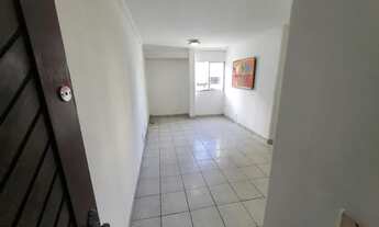 Imagem 3: ALUGA-SE Apto com 02 quartos + gabinete, 02 banheiros, Ponta Verde, 20 metros d