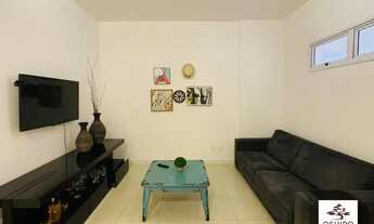 Imagem 2: Experiência luxuosa à beira-mar: Apartamento finamente mobiliado com vista parcial do mar