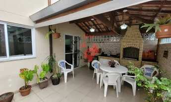 Imagem: Lindo sobrado à venda, reformado recentemente