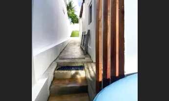 Imagem 2: Casa pra venda com 2 quartos, 2 banheiros e uma garagem