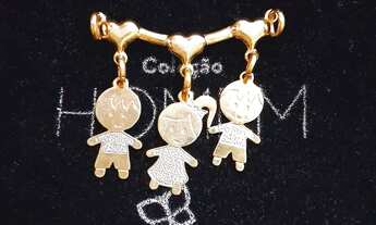 Imagem 2: Medalha e pingentes romannel