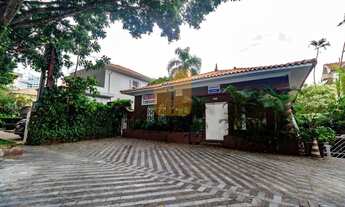 Imagem 2: Casa comercial assobradada com 7 salas e 4 vagas em área nobre e segura do bairro