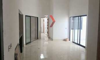 Imagem: Casa de condomínio em Rua Laércio Longatti