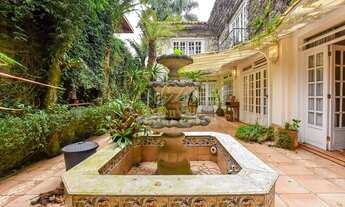 Imagem 2: Casa triplex, desocupada, com local para elevador de carga, no condomínio São Lourenço, 47