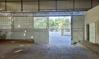 Imagem 7: Galpão com 800m², 1 escritório de 20 m² + vestiário c/ chuveiros