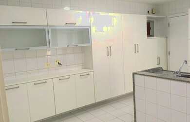 Imagem 5: Apartamento para aluguel possui 220 metros quadrados com 3 quartos em Leblon - Rio de Jane