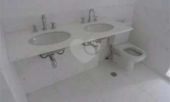 Imagem 6: Sensacional apartamento, no melhor local do Campo Belo, em rua arborizada e com vista magn